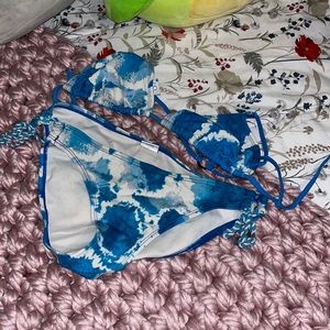 Vintage blue and white BillaBong bikini!
